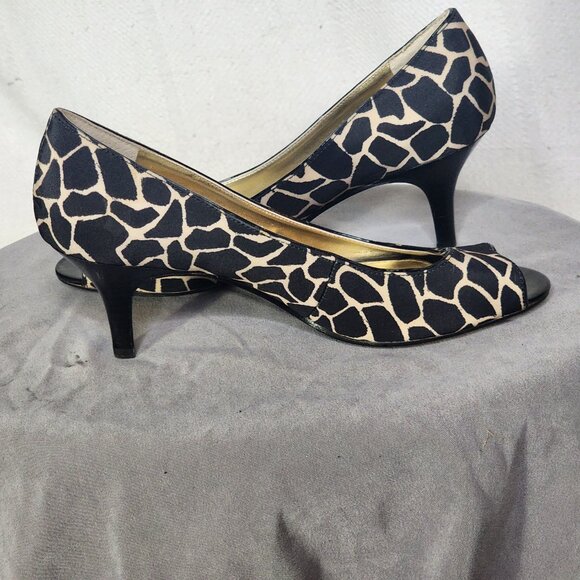 Bandolino Brown Tan Giraffe Print Peep Toe 3" Heel Fabric Dress Pumps Size 6.5M - Picture 10 of 16